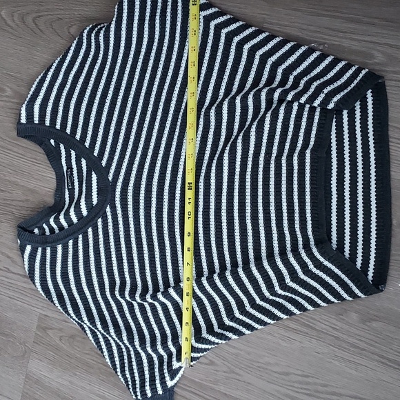 Express 3/4 sleeve sweater s/p black white - Picture 8 of 9